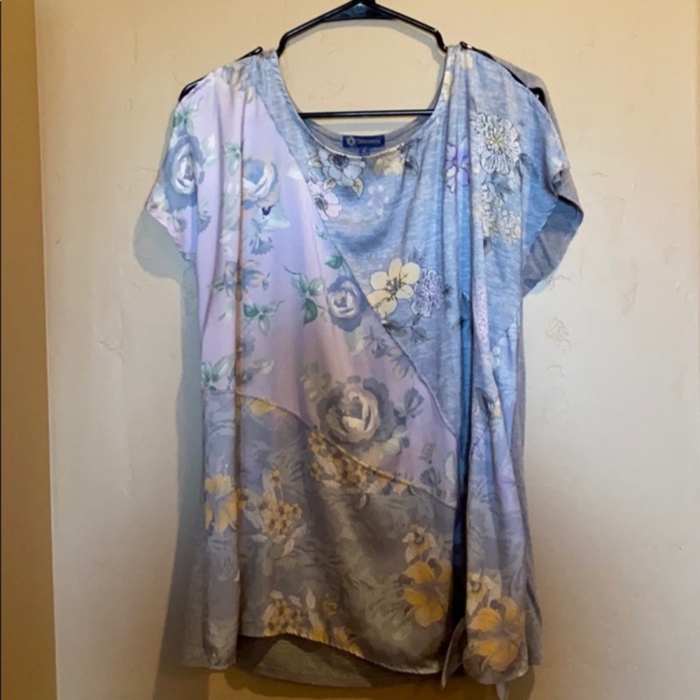 Grey flutter sleeve top Democracy size large